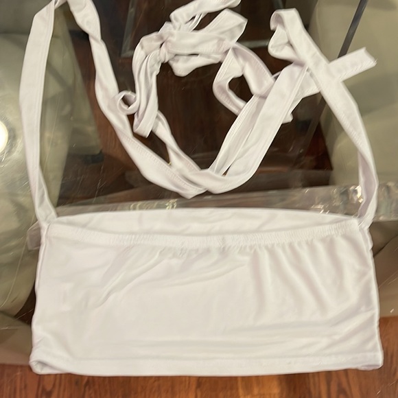 Pretty little thing size for white tie around Bandoo crop top - Picture 3 of 3